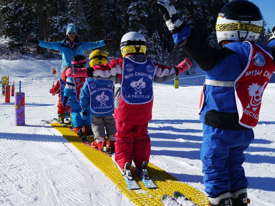 Group Ski Lessons - SCHOOL HOLIDAYS Mini Champions & Maxi Champions